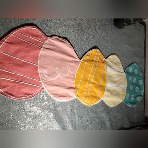 Easter Eggs Runner Table